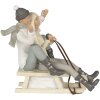 Slitta con coppia - figura decorativa grigia 19x14x17 cm 6PR4660