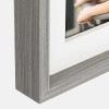 Cornice per foto in legno ZEP ASOS con effetto passepartout Grigio e Natura 10x15-15x20 cm